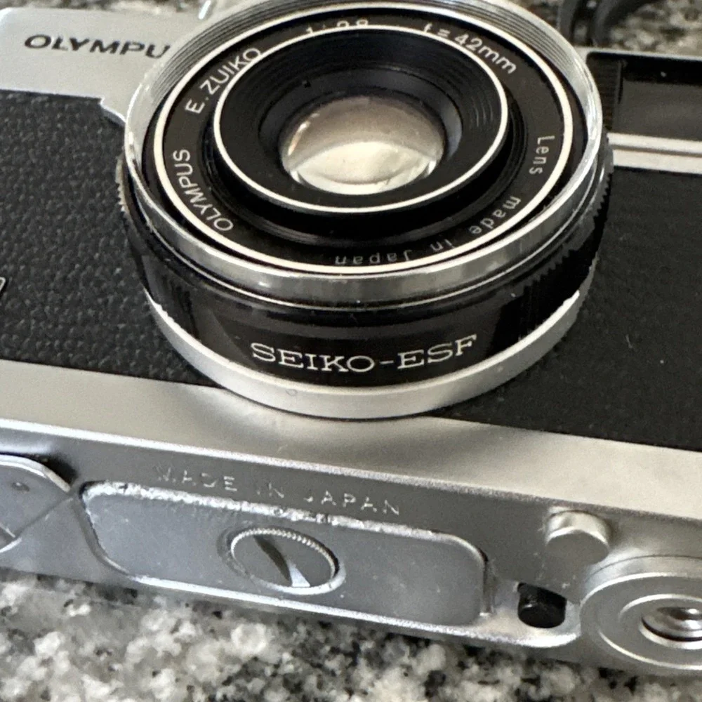 Olympus 35 EC 2 Point & Shoot Film Camera E.ZUIKO 42mm F2.8 Lens! From Japan